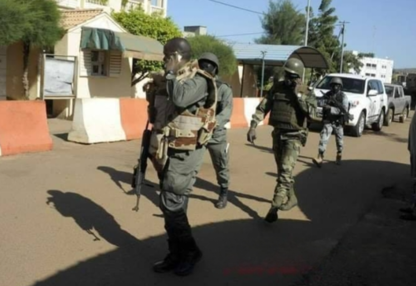 Vol d’armes à Kindia : Cinq accusés devant le tribunal militaire, des révélations troublantes