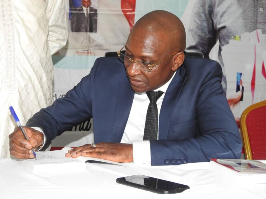 Dr Ibrahima Sory Diallo a présenté son premier ouvrage : « Un obstétricien itinérant enfant de Fria »