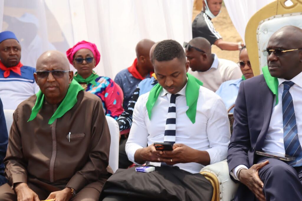 Mamou : le projet Foward de la FIFA finance 3 stades à gazon synthétique en Guinée