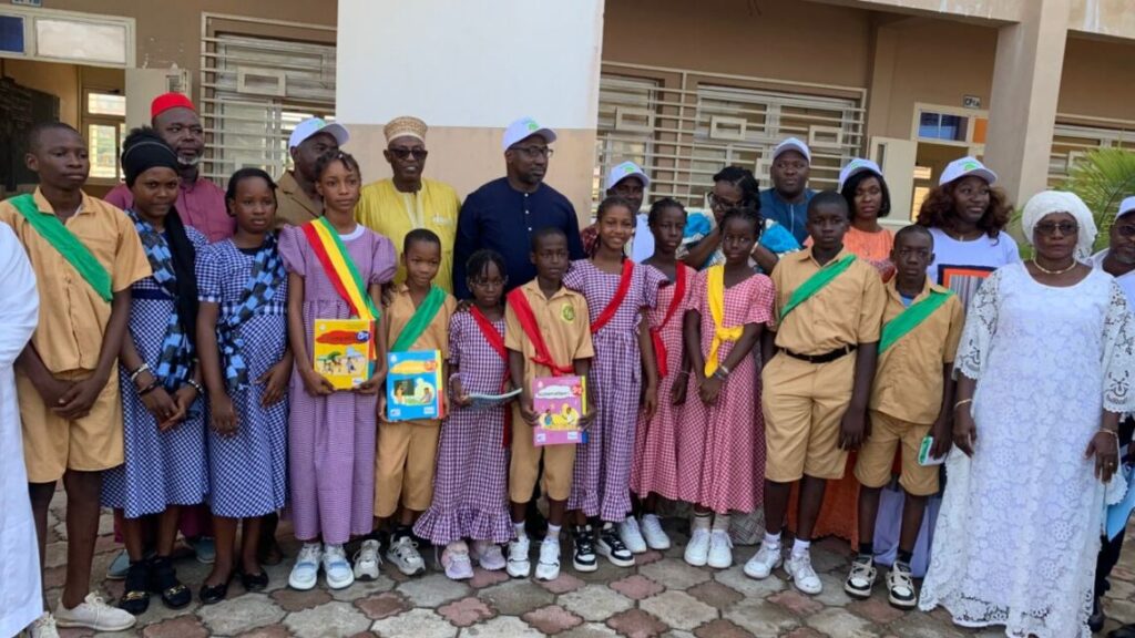 Mohamed Baba Sylla, un leadership tourné vers l’éducation : la LONAGUI équipe les écoles en manuels scolaires