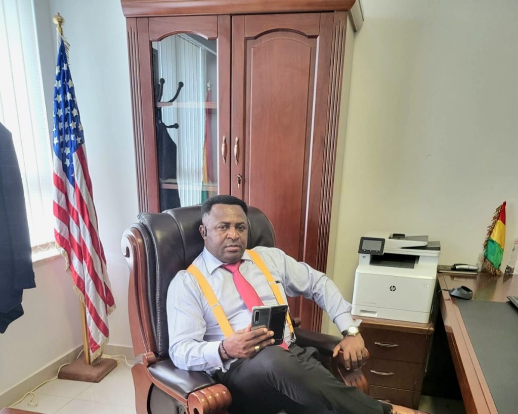 Cameroun : Dr David Makongo accepte le Prix « Homme de l’Année 2025 » et réaffirme son engagement pour le développement communautaire